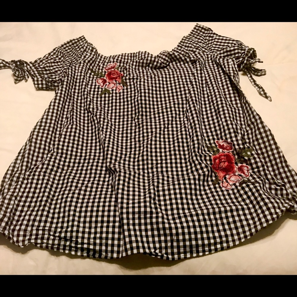 🖤 B&W gingham embroidered dress